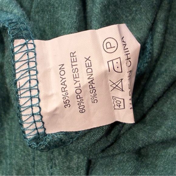 Green Long Sleeve Women's Top - Picture 4 of 6